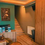 Golden Sail Hotel Old City
